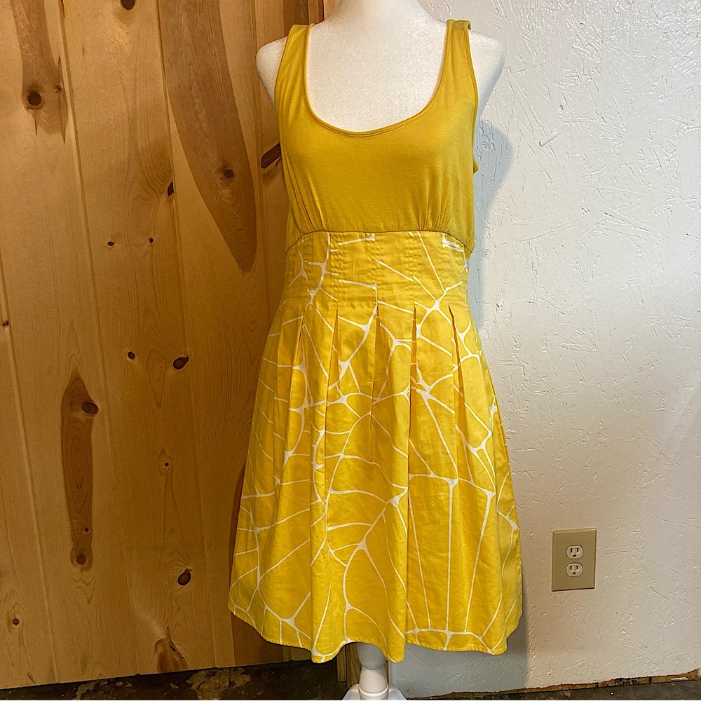 Jessica Simpson yellow dress size 10 preowned with faint spot